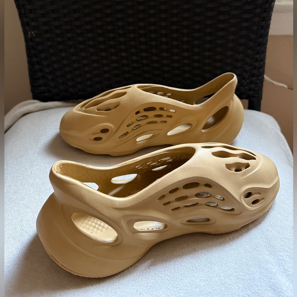 AUTHENTIC YEEZY FOAM RUNNERS (Size 6.5) OCHRE Color